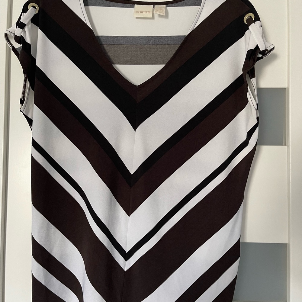 Chicos top size M